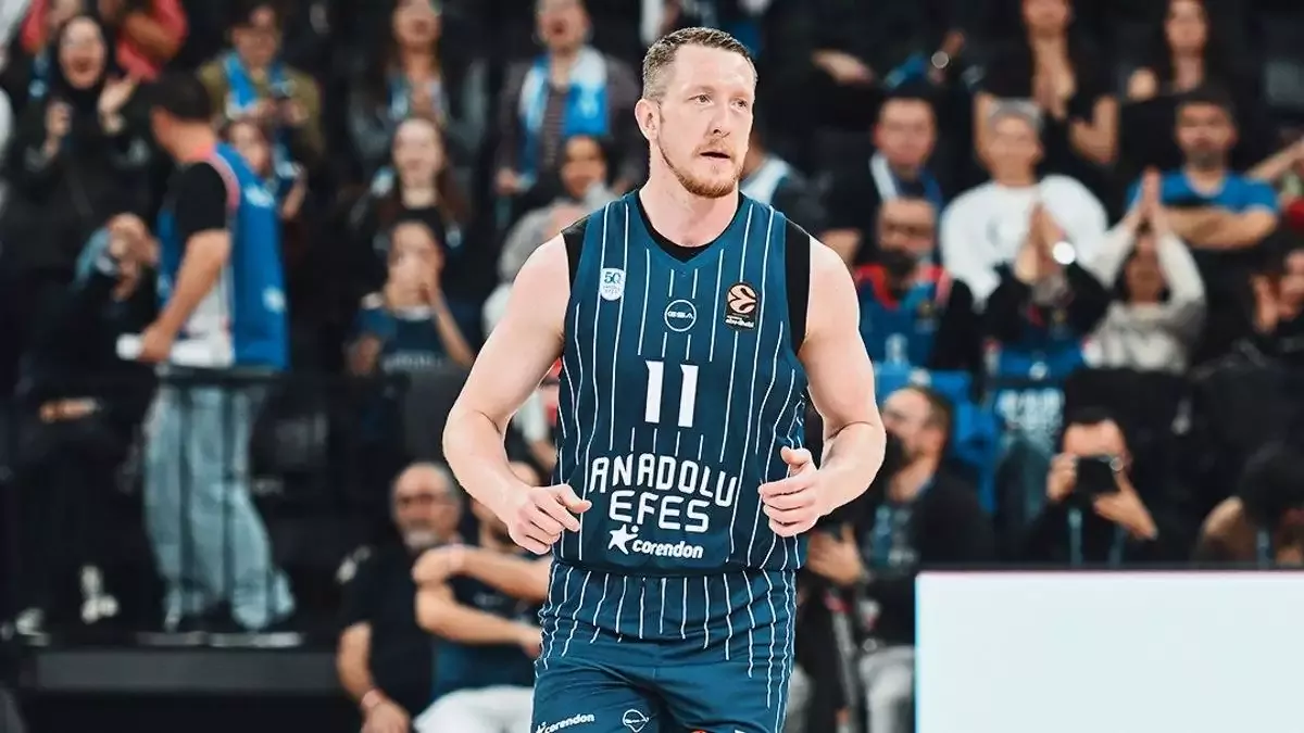 Anadolu Efes'te Rolands Smits ile yollar ayrıldı