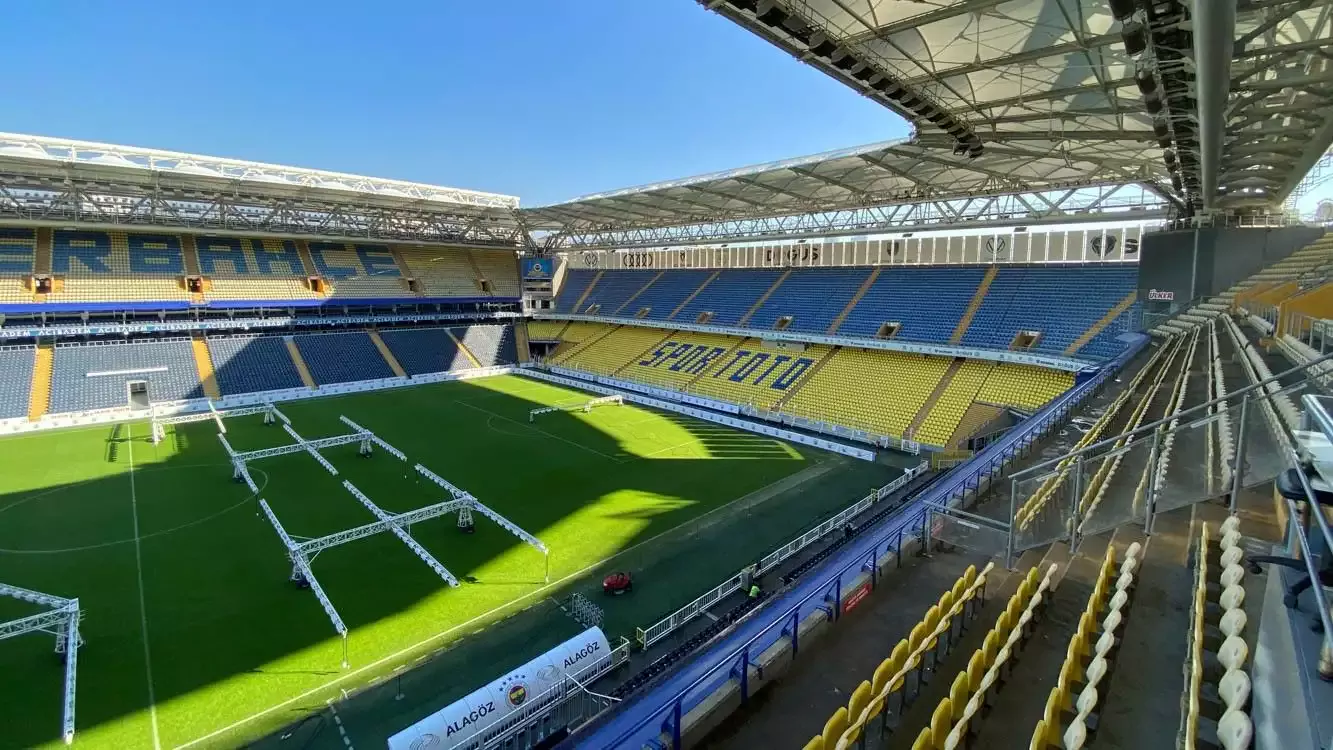 Chobani Stadyumu'nun Maraton Alt E Blok tribününün yıkımına başlandı