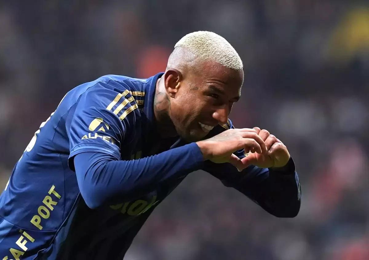 Talisca'da bu kez durum ciddi! Fenerbahçe'nin yıldızına iki kulüp talip oldu