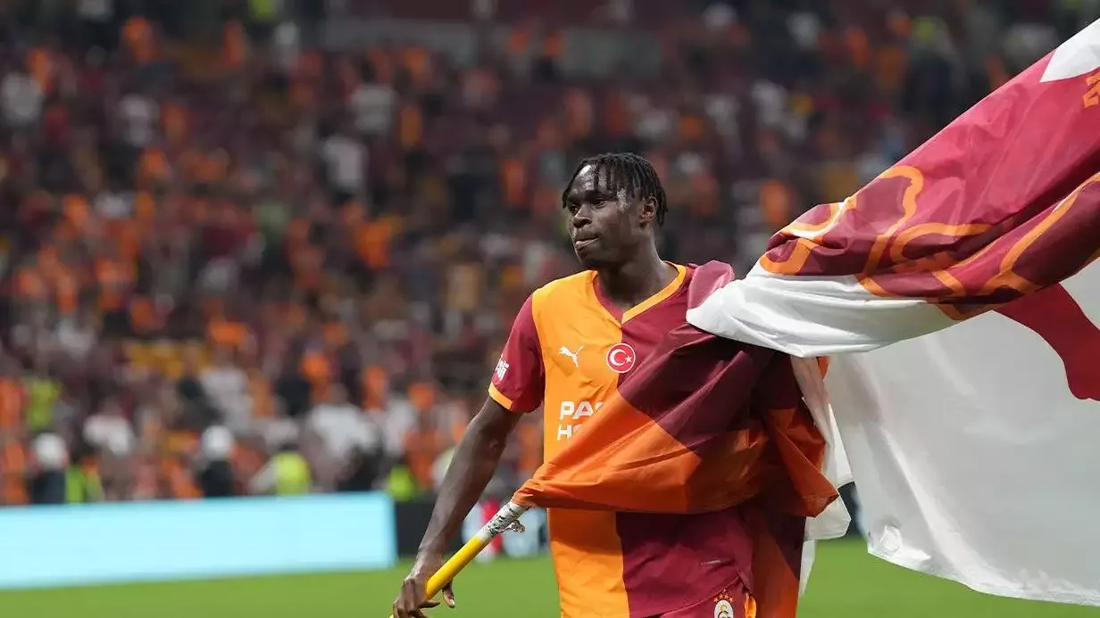 Singo'dan kendisiyle ilgilenen son kulübe kırmızı ışık!