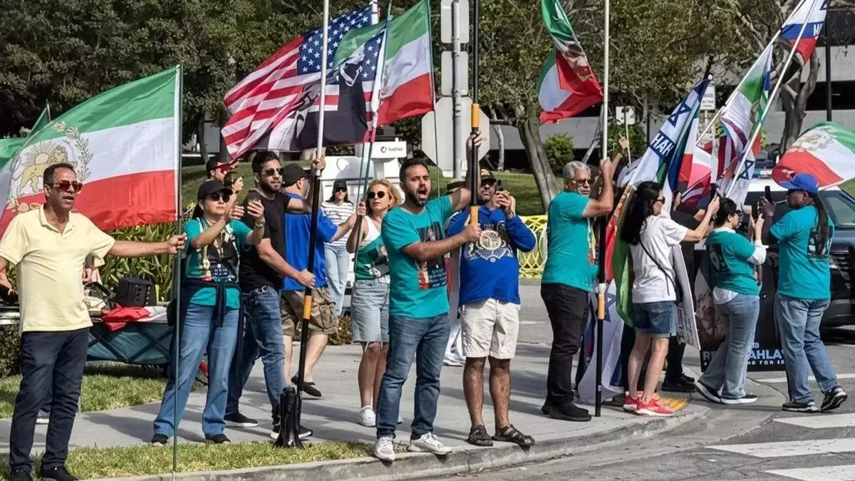 İran Milli Takımı'na Los Angeles'ta protesto