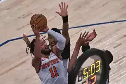 Knicks, NBA finallerinin en büyük geri dönüşünü yaparak Spurs'ü mağlup etti
