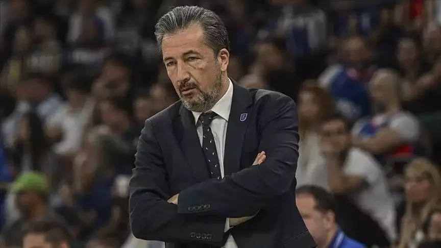 Anadolu Efes'te Pablo Laso gidiyor, Luca Banchi geliyor!