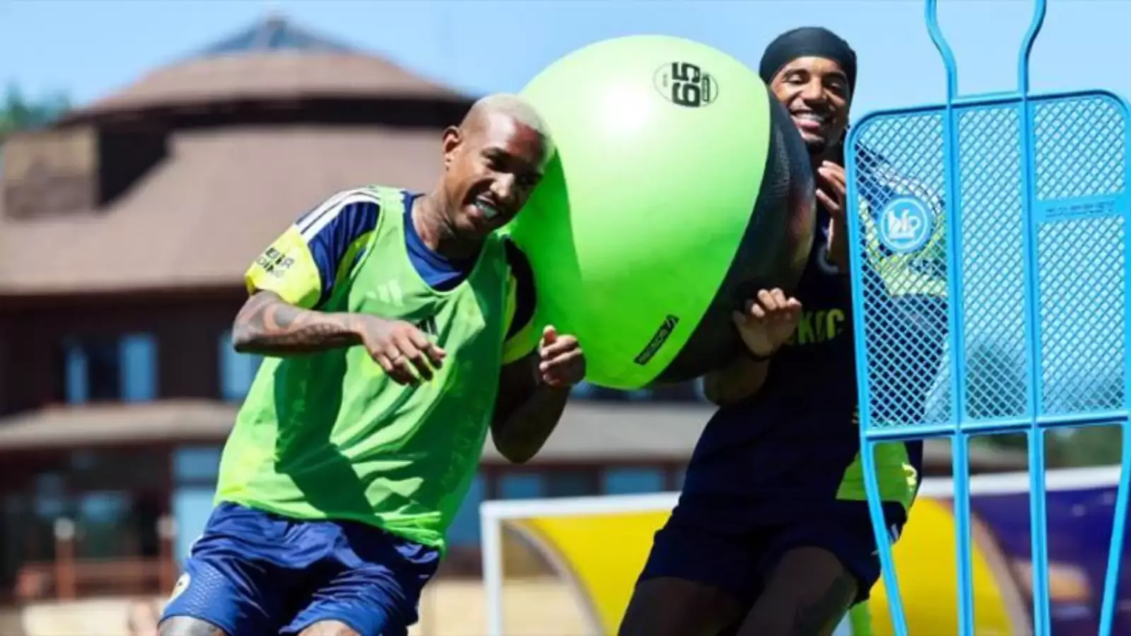 Fenerbahçe’de Talisca şoku! Antrenmanı yarıda bıraktı