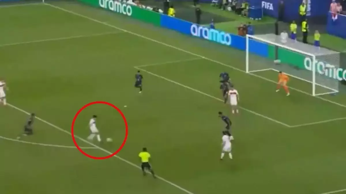 Arda Güler'e eleştiri yağdı! Kaçırdığı pozisyon sonrası yorumlar peş peşe geldi