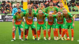Efecan Karaca, 2013 yılından bu yana forma giydiği Alanyaspor'dan ayrıldığını açıkladı