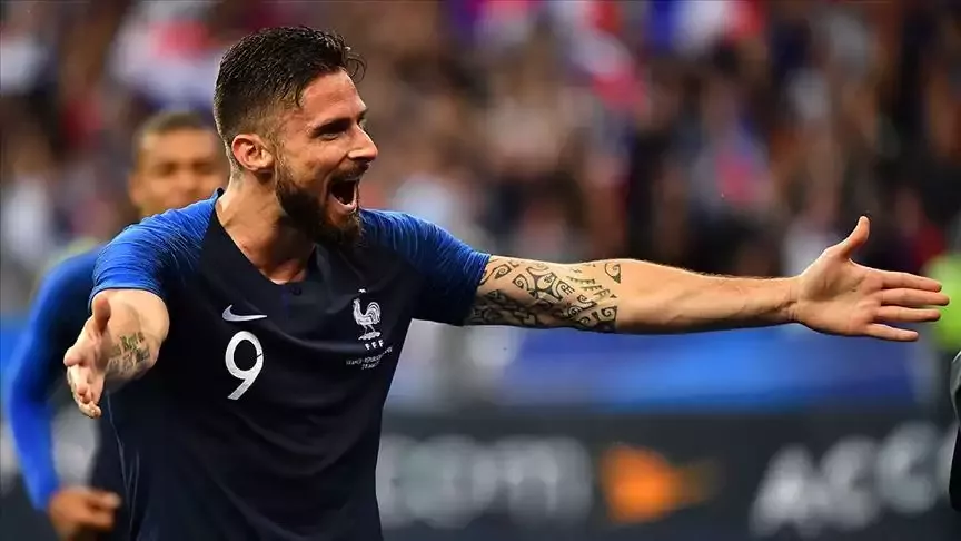 Olivier Giroud imzayı resmen attı! 1 yıllık sözleşme