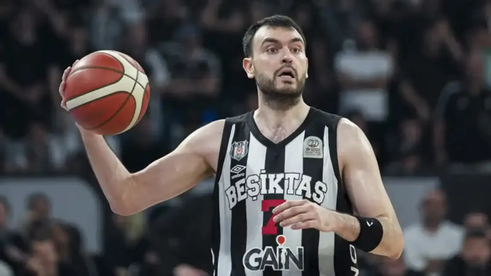 Milli basketbolcu Yiğit Arslan, Beşiktaş GAİN'e veda etti
