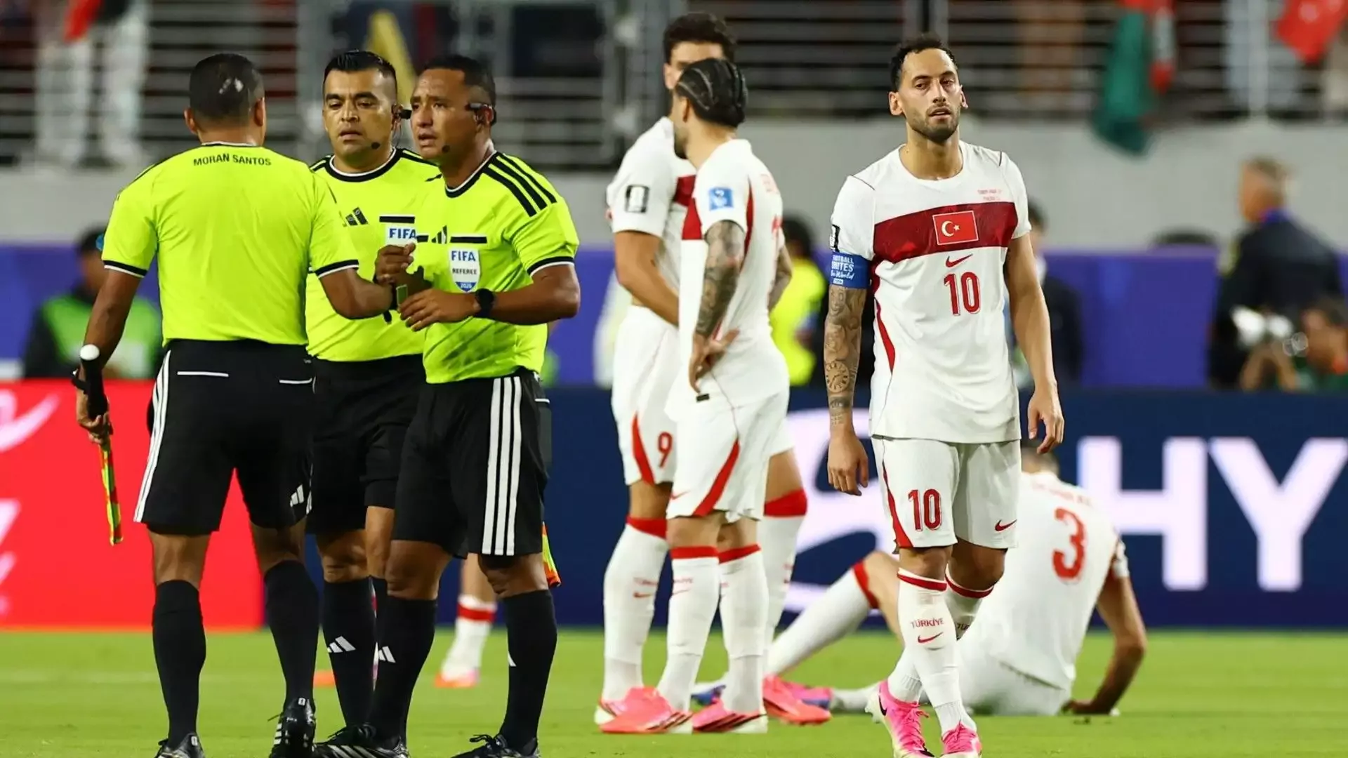 Hakan Çalhanoğlu'ndan Paraguay mağlubiyeti yorumu