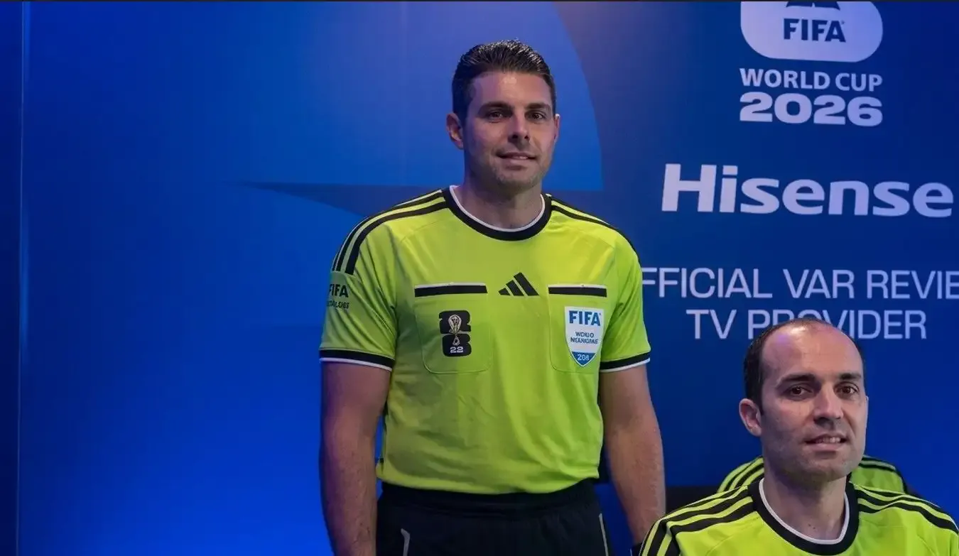 FIFA, VAR odasında "üstünlük işareti" yapmakla suçlanan hakeme sahip çıktı