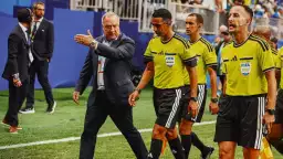 Özet | Advocaat 8 gollü maçta tarihe geçti!