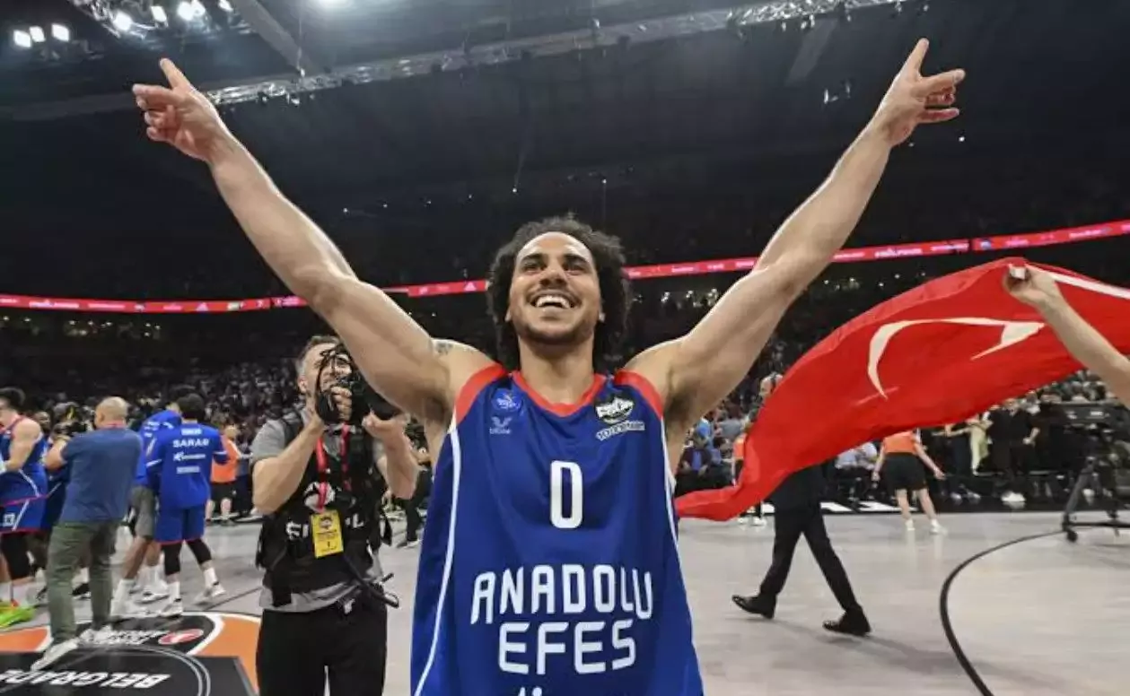Beklenen açıklama geldi! Anadolu Efes, Shane Larkin ile yollarını ayırdı