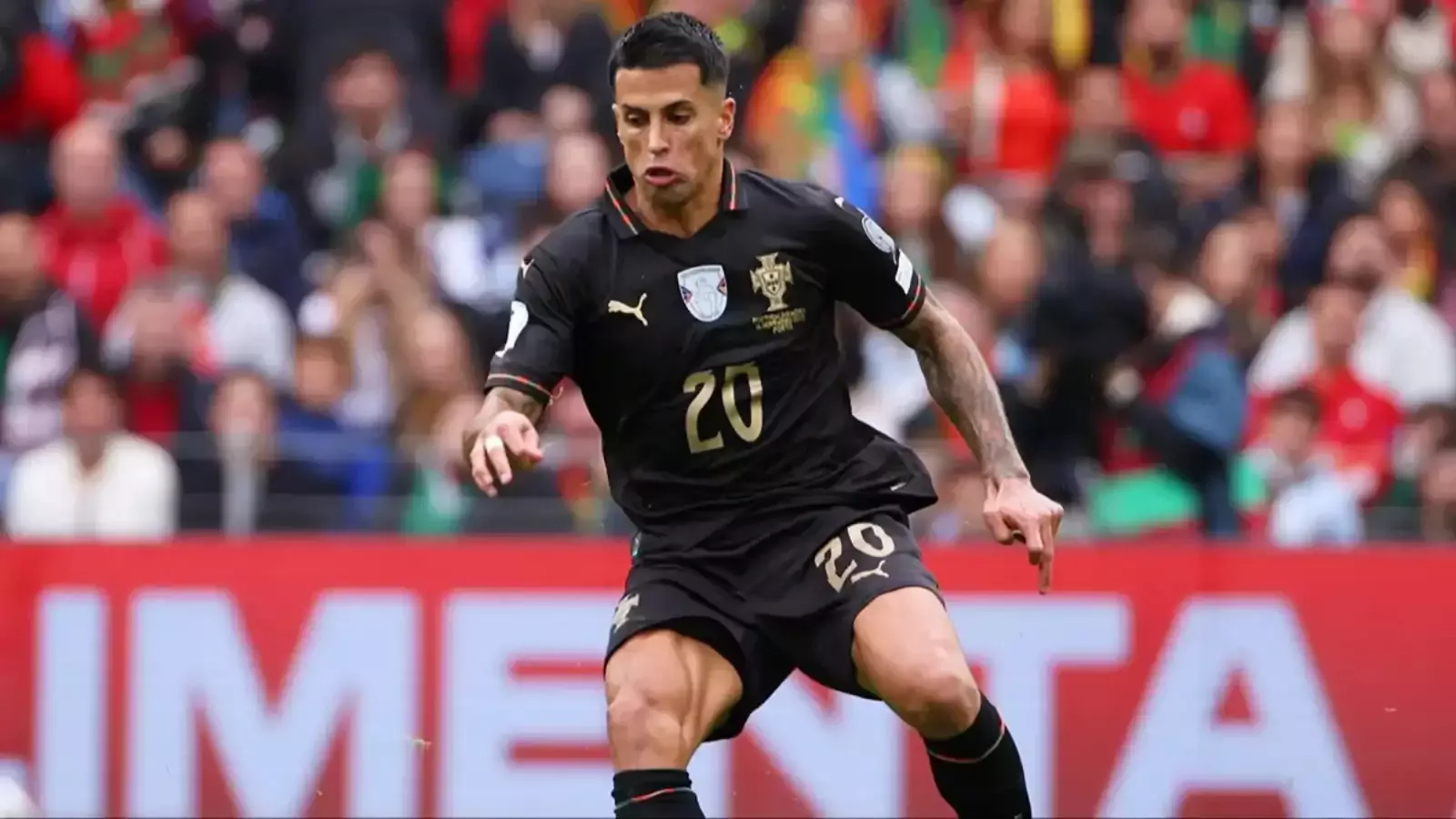 Joao Cancelo’dan yürek burkan itiraf: Hayatımın en zor anları