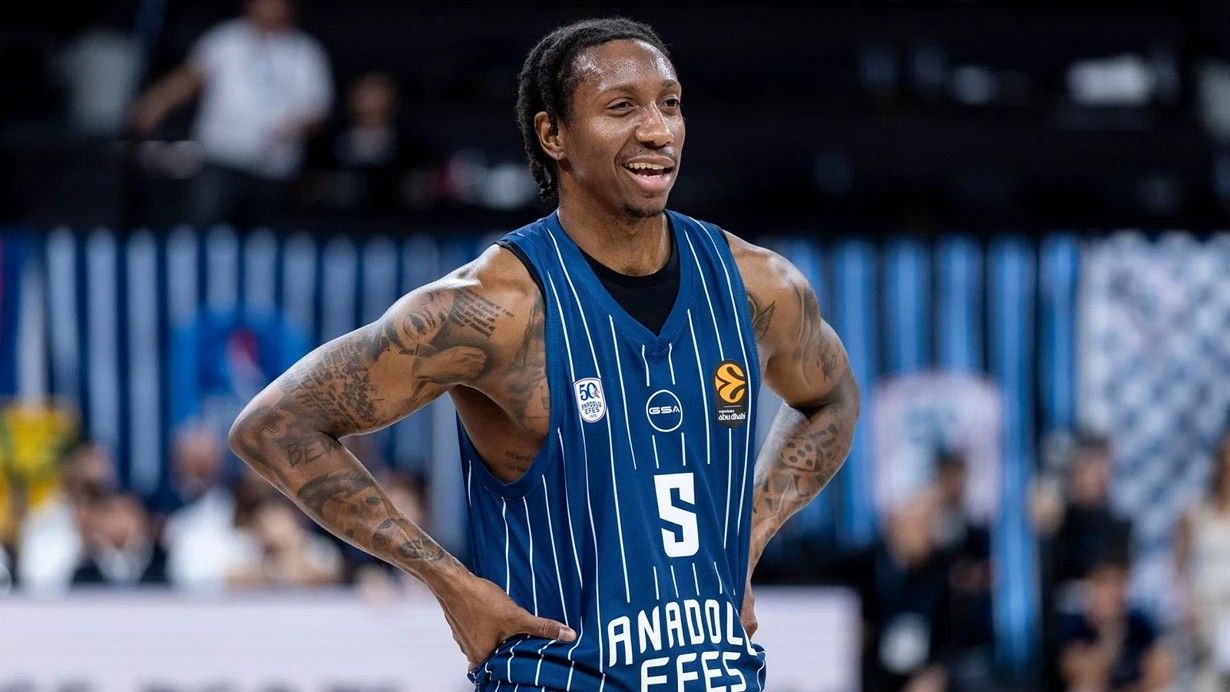 Anadolu Efes'te Saben Lee ve Cole Swider ile yolla