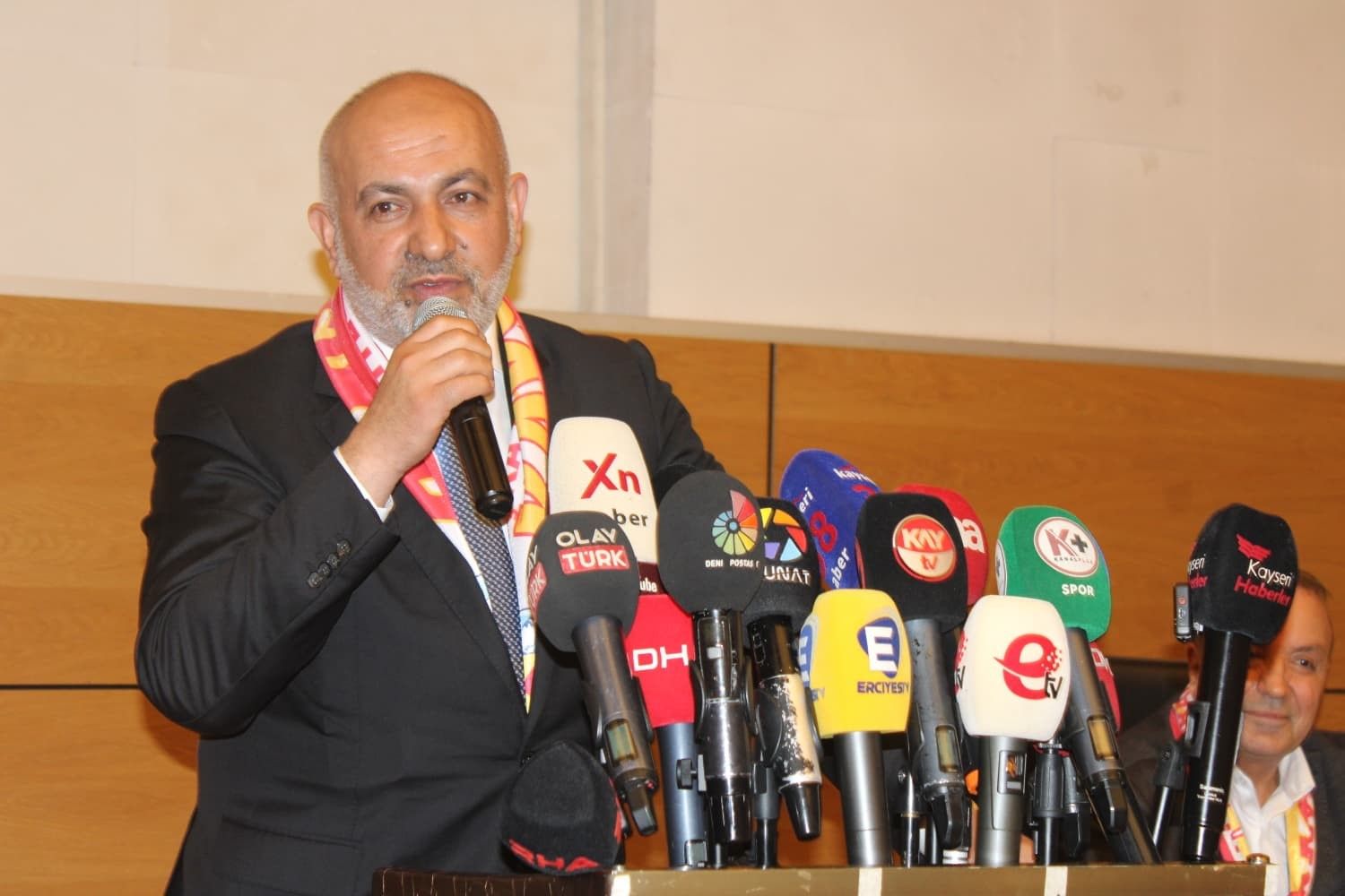 Kayserispor Olağanüstü Genel Kurul toplantısında başkanlığa 