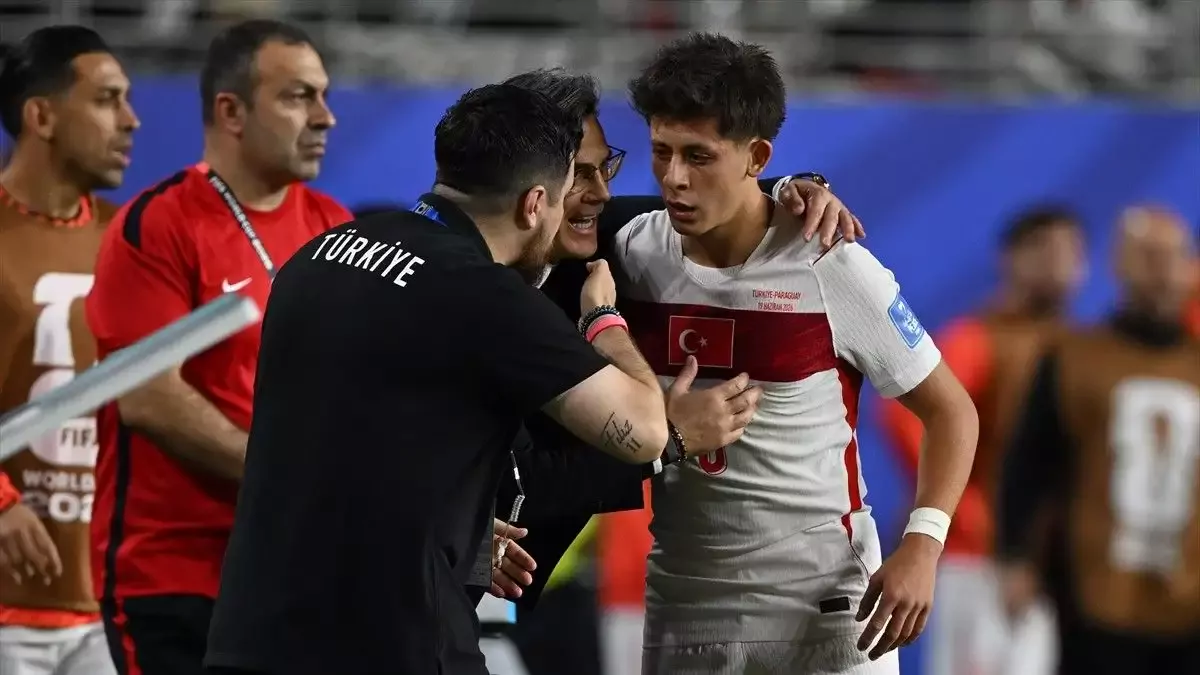 A Milli Takım Teknik Direktörü Vincenzo Montella ve milli futbolcu Arda Güler