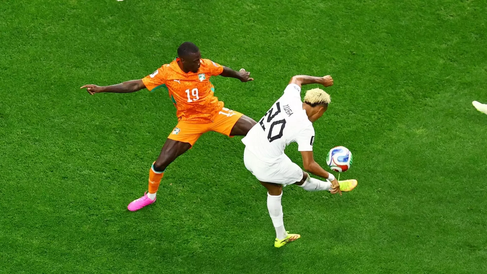 VİDEO | Antonio Nusa'dan klas gol! Aasgaard'ı geçti, tarih yazdı