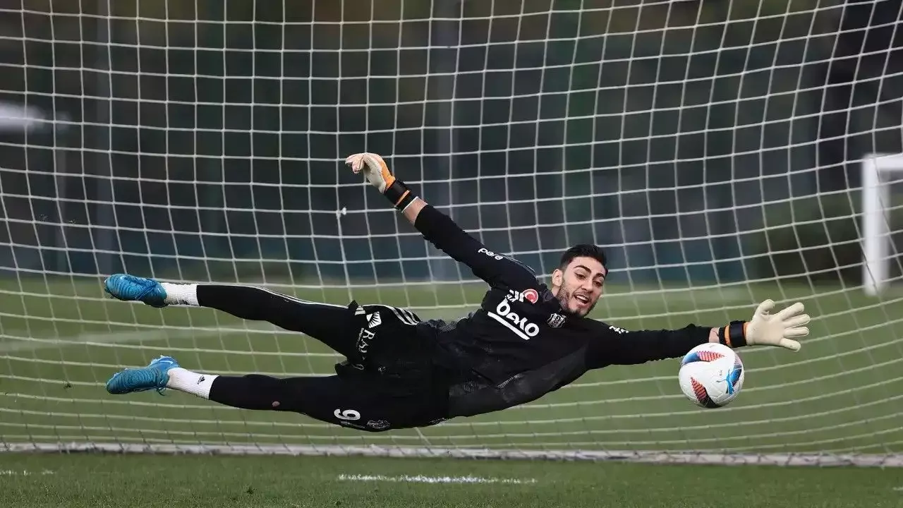 Beşiktaş'ın genç eldiveni resmen Sakaryaspor'da!