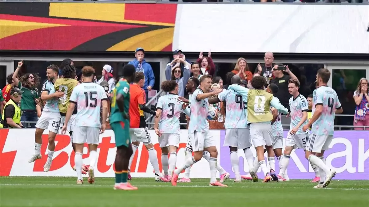 Belçikalı futbolcuların gol sevinci.