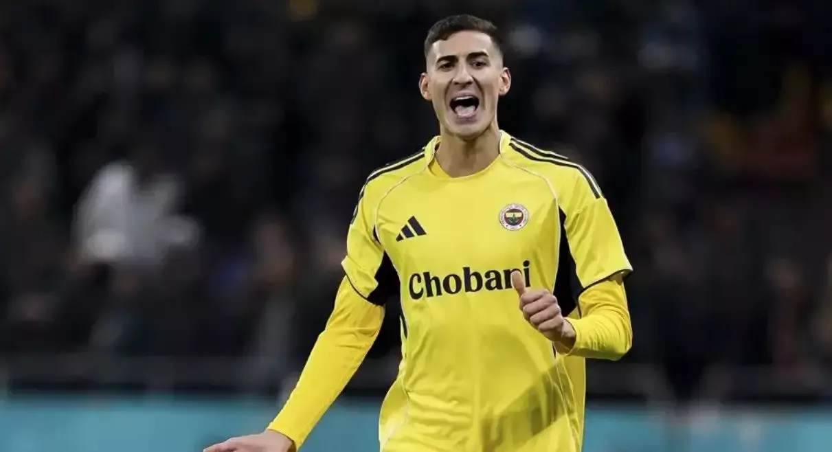 Fenerbahçe'nin milli futbolcusu Mert Müldür'e sürpriz talip