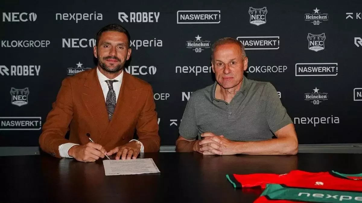 Dusan Tadic, Emre Mor ile takım arkadaşı oldu