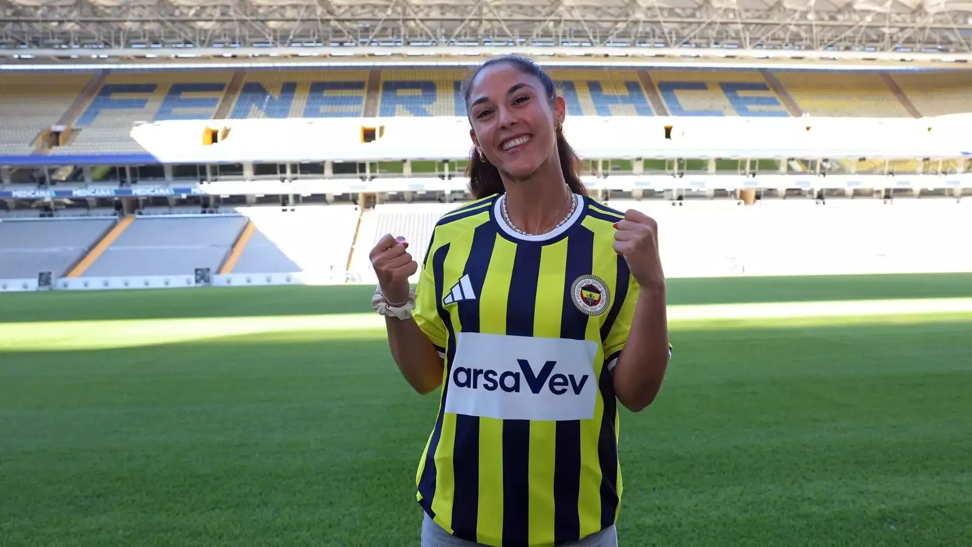 Fenerbahçe milli futbolcu Fatma Şakar’ı kadrosuna kattı!