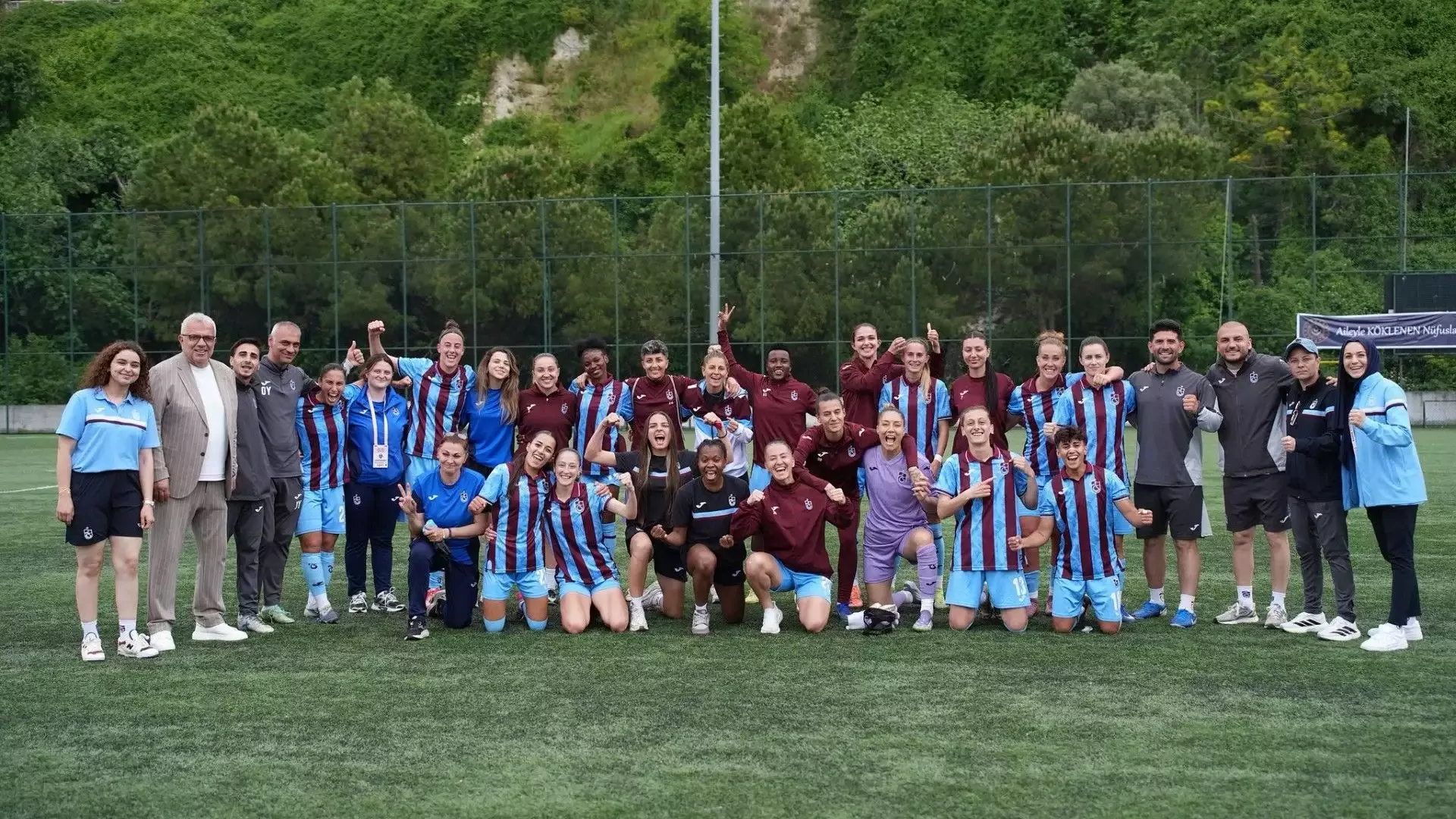 Trabzonspor'da 15 oyuncuyla yollar ayrıldı
