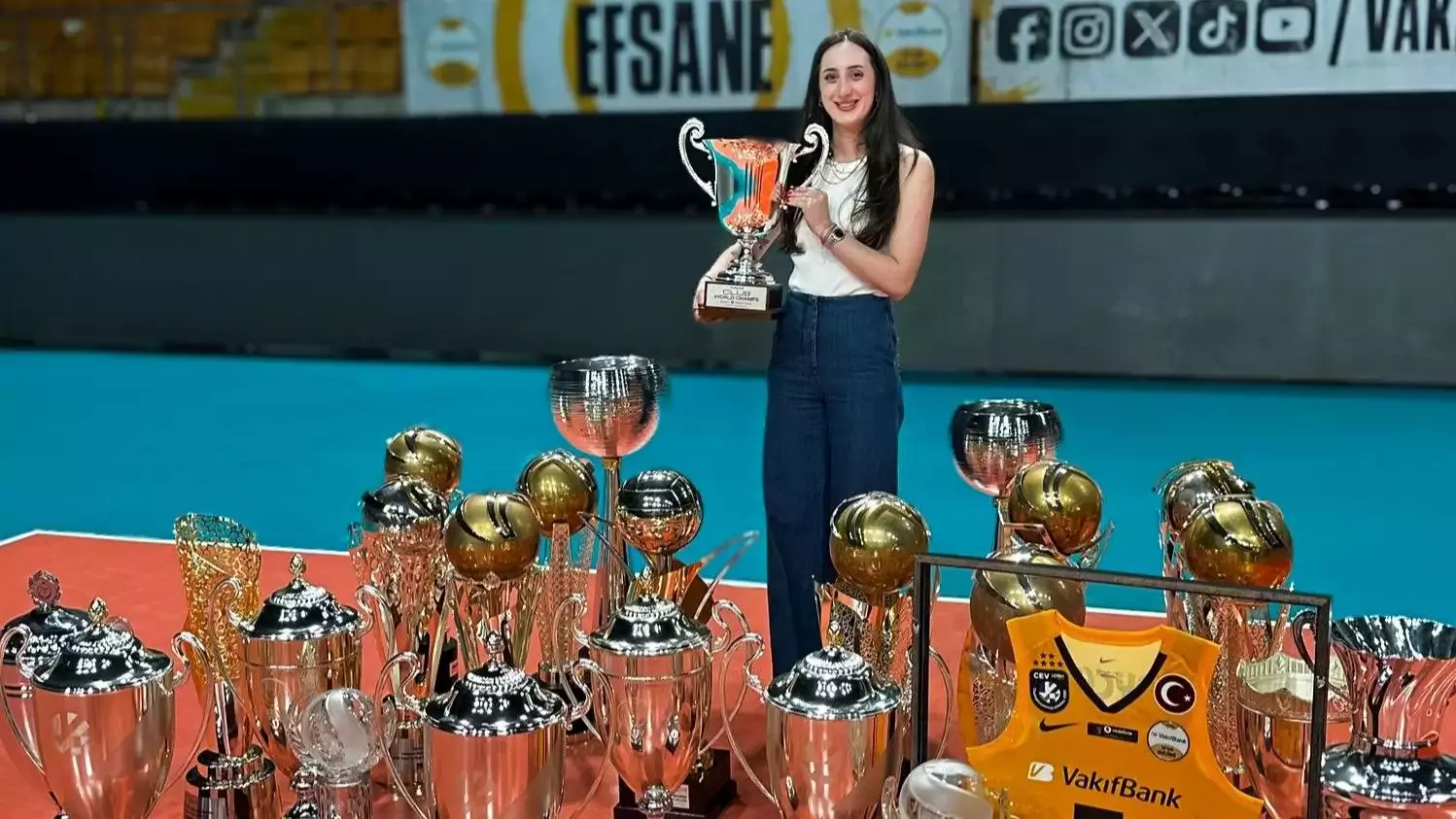 Galatasaray Daikin, milli voleybolcu Ayça Aykaç'ı transfer etti