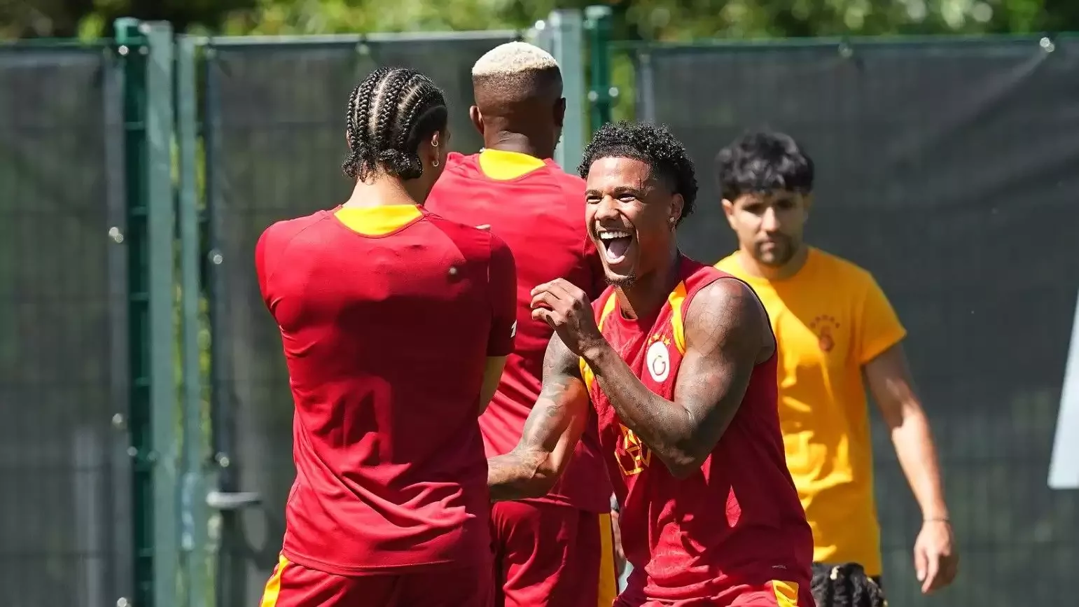 Galatasaray'da Leroy Sane antrenmanlara katıldı!