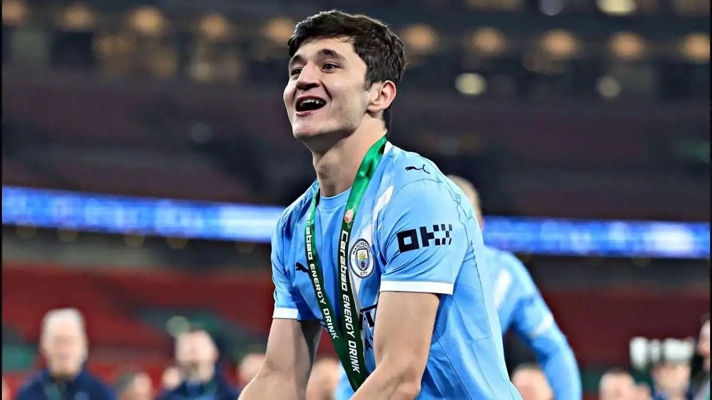Manchester City Özbek yıldızla yola devam dedi!
