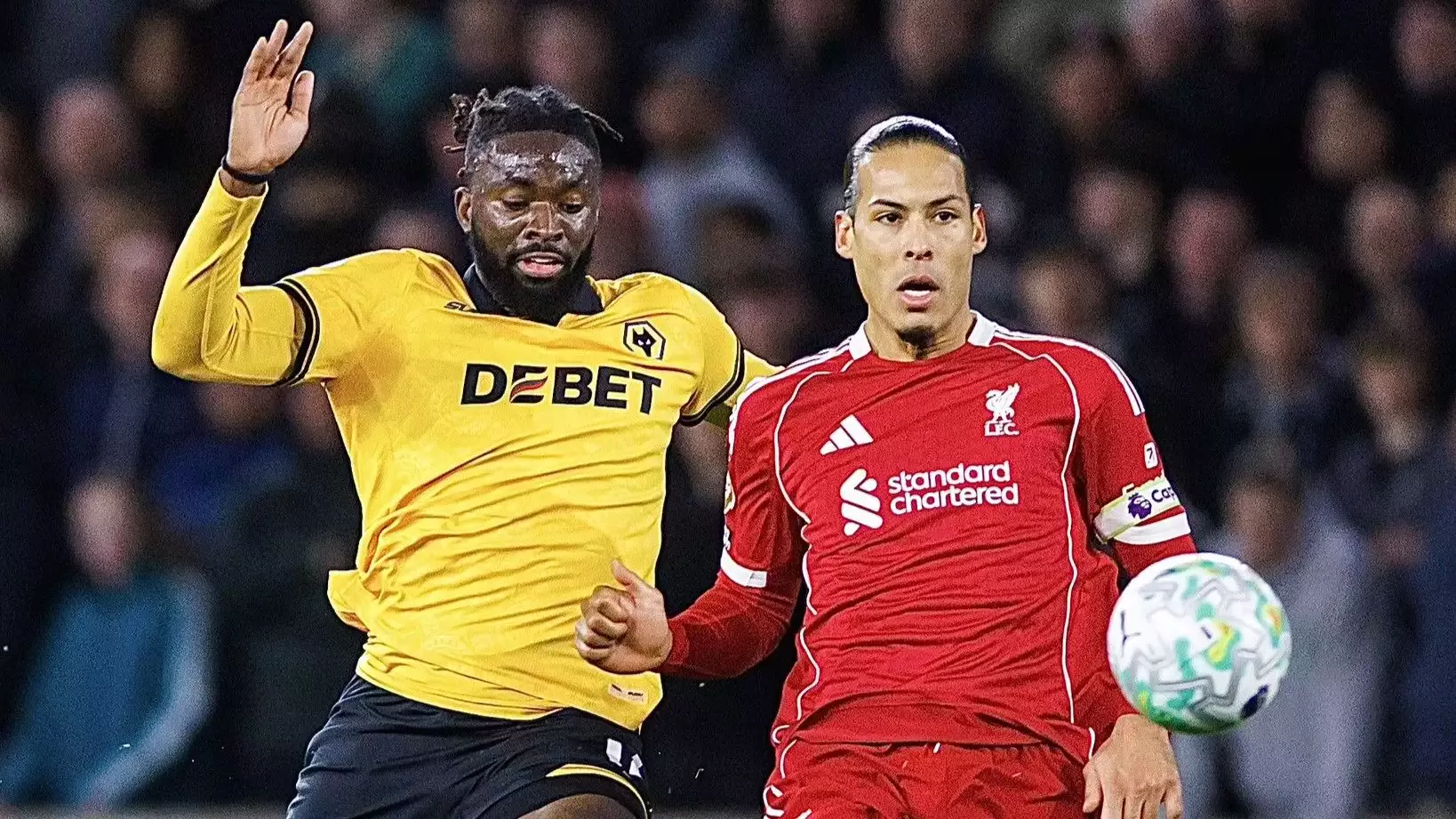 Tolu Arokodare ve Liverpoollu futbolcu Virgil van Dijk