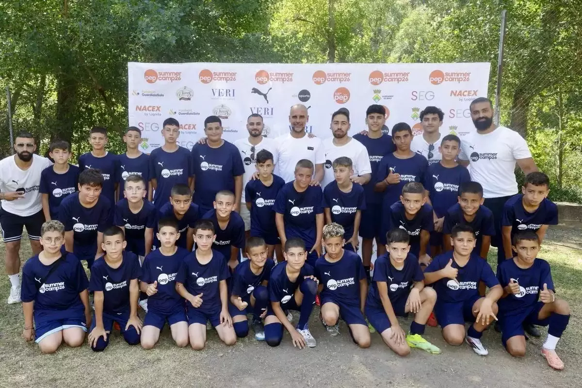 Pep Guardiola, Filistinli çocukları yaz kampında ağırladı