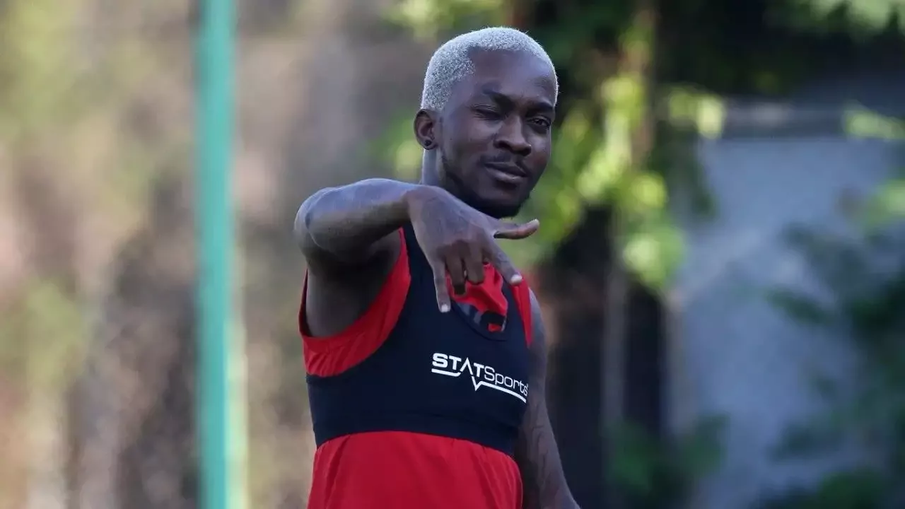 Onyekuru'ya yakın bir kaynak: "Bursaspor'a katılabilir"