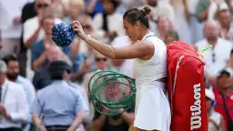 Wimbledon'da Dev Sürpriz! Sabalenka Elendi, Djokovic Çeyrek Finalde
