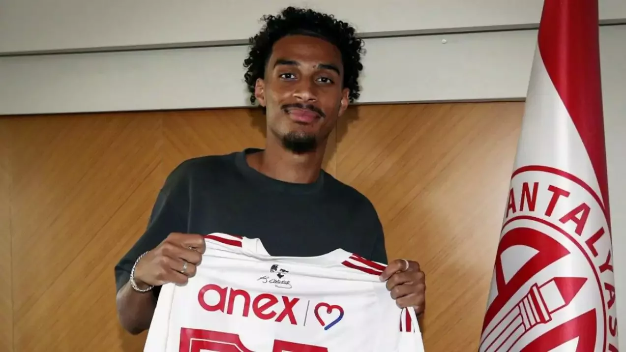 Antalyaspor'a piyango çıktı: 1 milyon sterlinlik teklif!