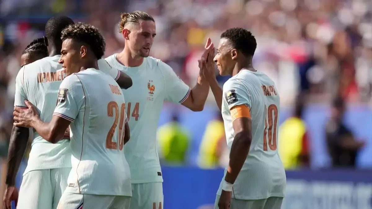 Fransız futbolcuların yaşadığı gol sevinci.
