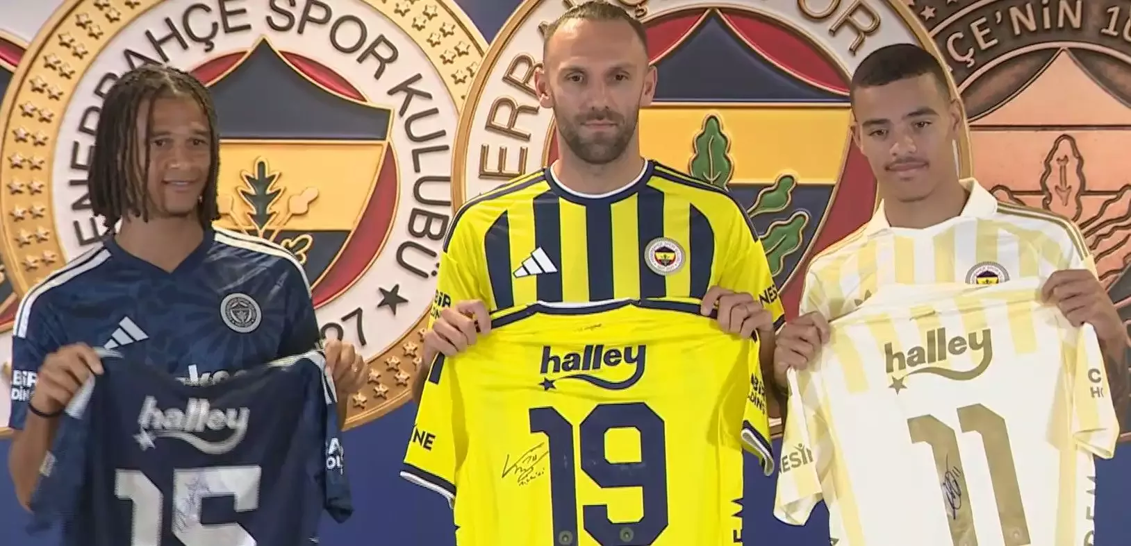 Fenerbahçe yeni transferleri Mason Greenwood, Nathan Ake ve Vedat Muriqi için imza töreni düzenlenledi 