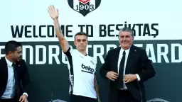 Leandro Trossard, 20 bin taraftarın önünde imzayı attı