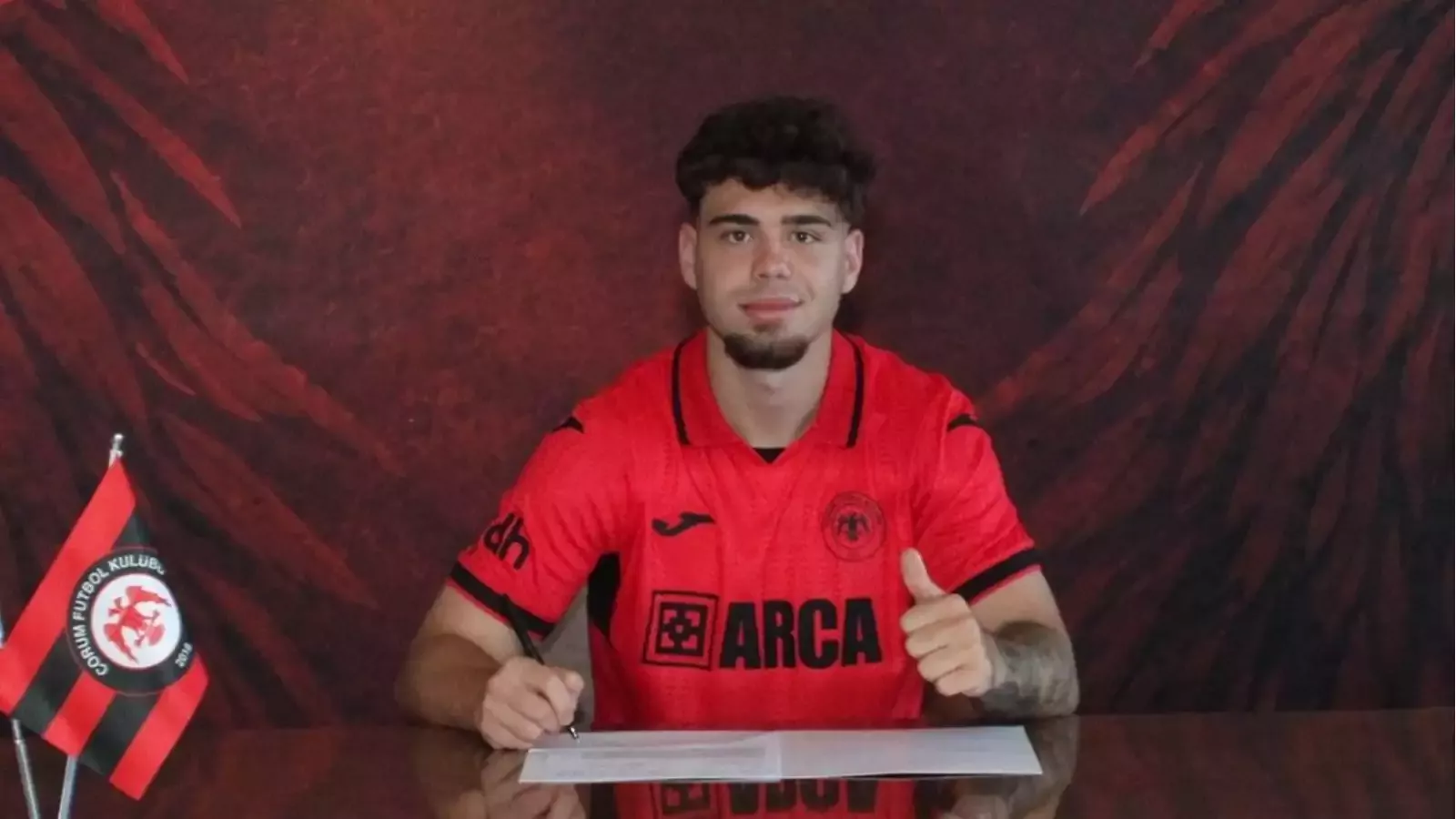 Çorum FK'dan sol bek transferi! İmzalar atıldı...