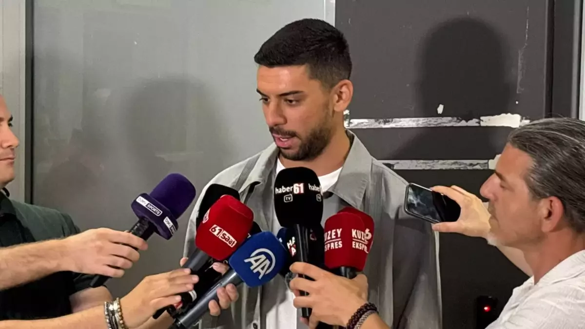 Cenk Özkaçar: "Böylesine bir futbol kültürünün parçası olmak gurur verici"