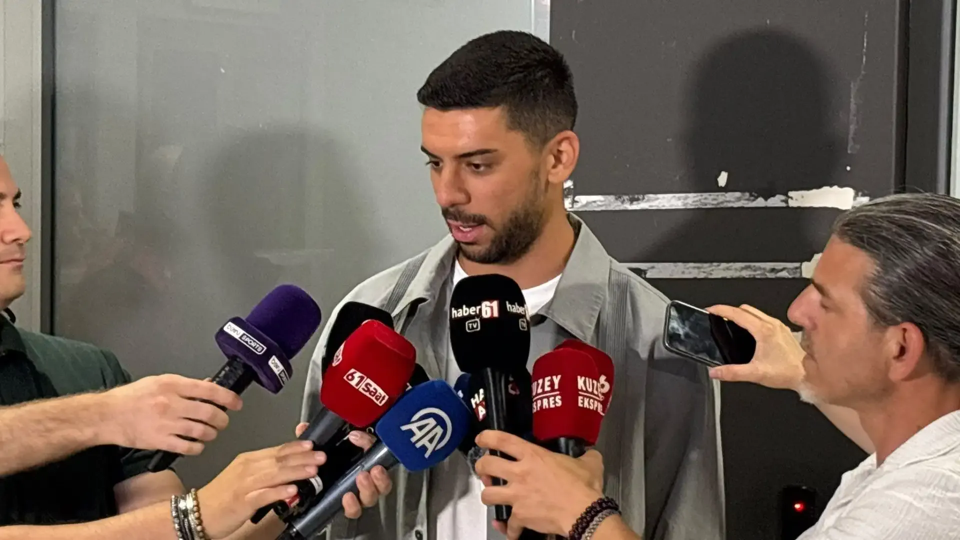 Cenk Özkaçar: "Böylesine bir futbol kültürünün parçası olmak gurur verici"