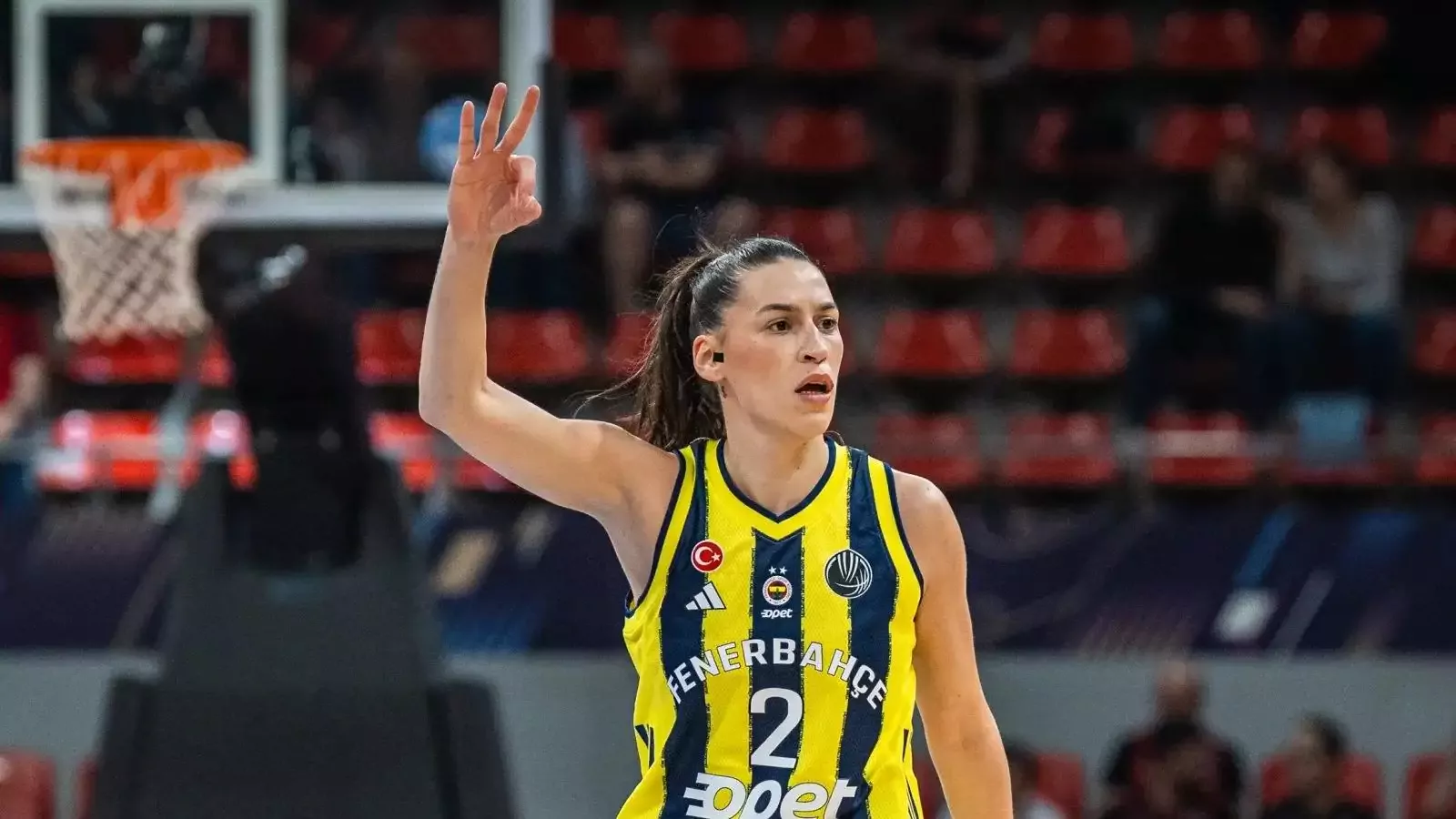 Fenerbahçe forması giymişti: Sevgi Uzun resmen Galatasaray'da!