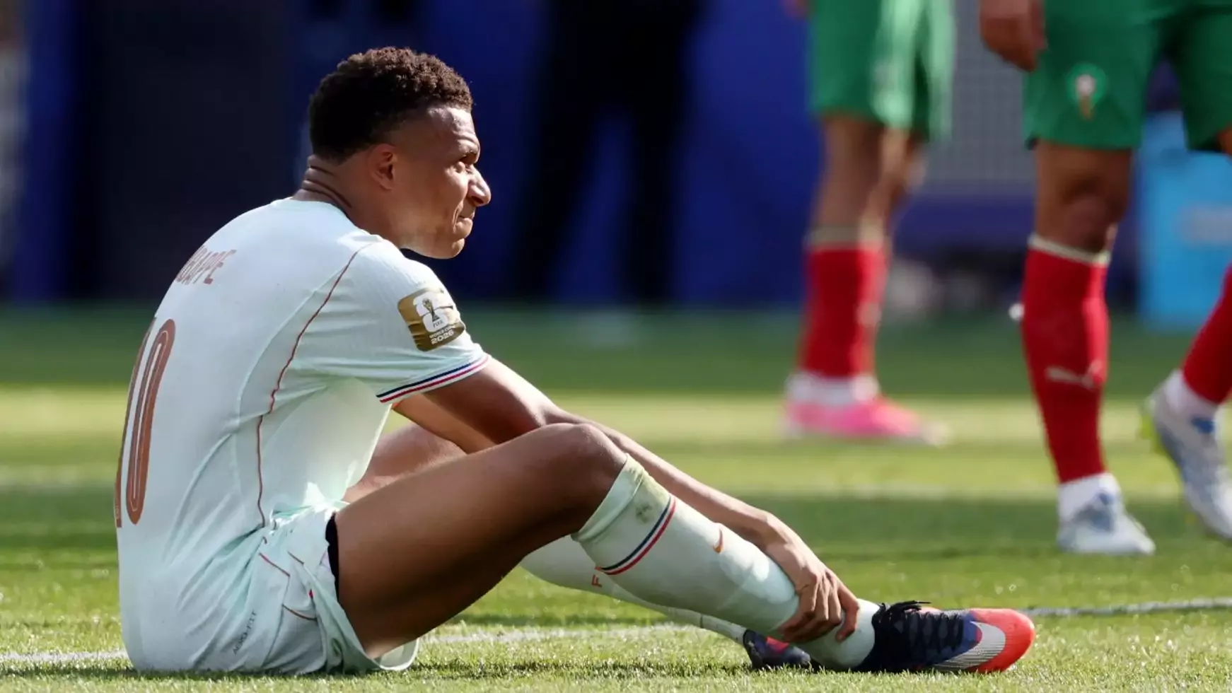 Fransa'ya Mbappe şoku! Oyuna devam edemedi...