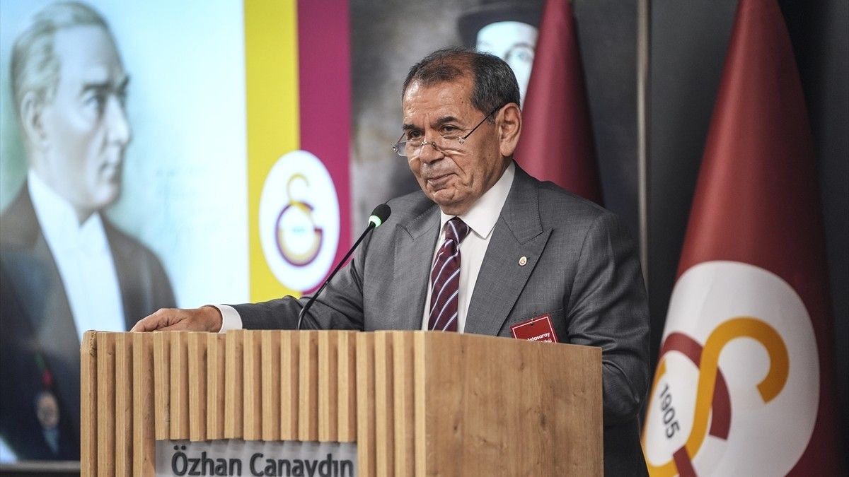 Dursun Özbek'ten transfer eleştirilere sert yanıt!