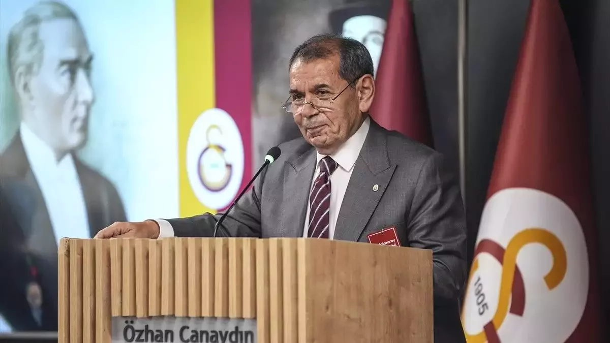 Dursun Özbek'ten transfer eleştirilere sert yanıt!
