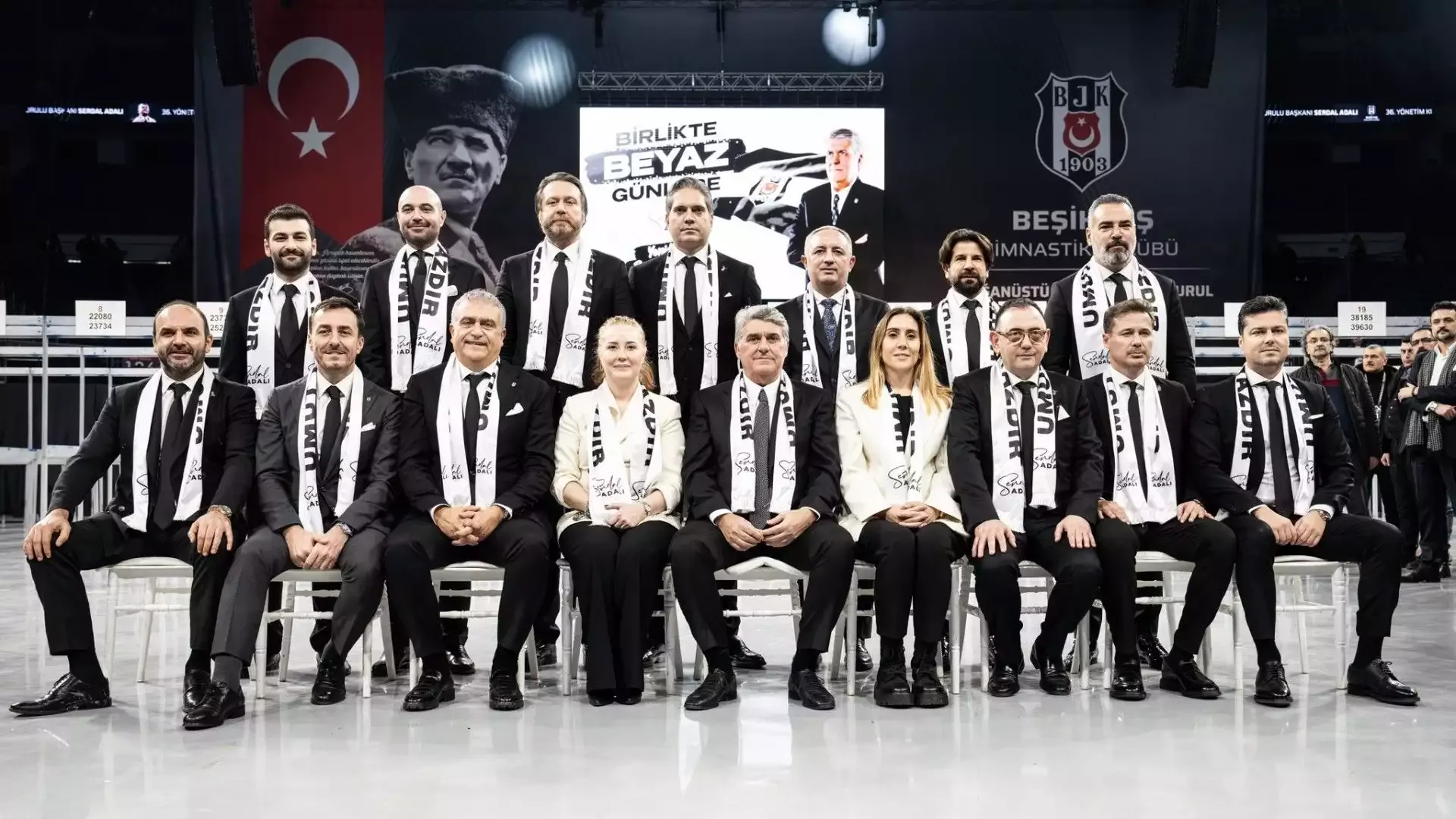 Beşiktaş yönetiminde istifa! Kulüp resmen açıkladı