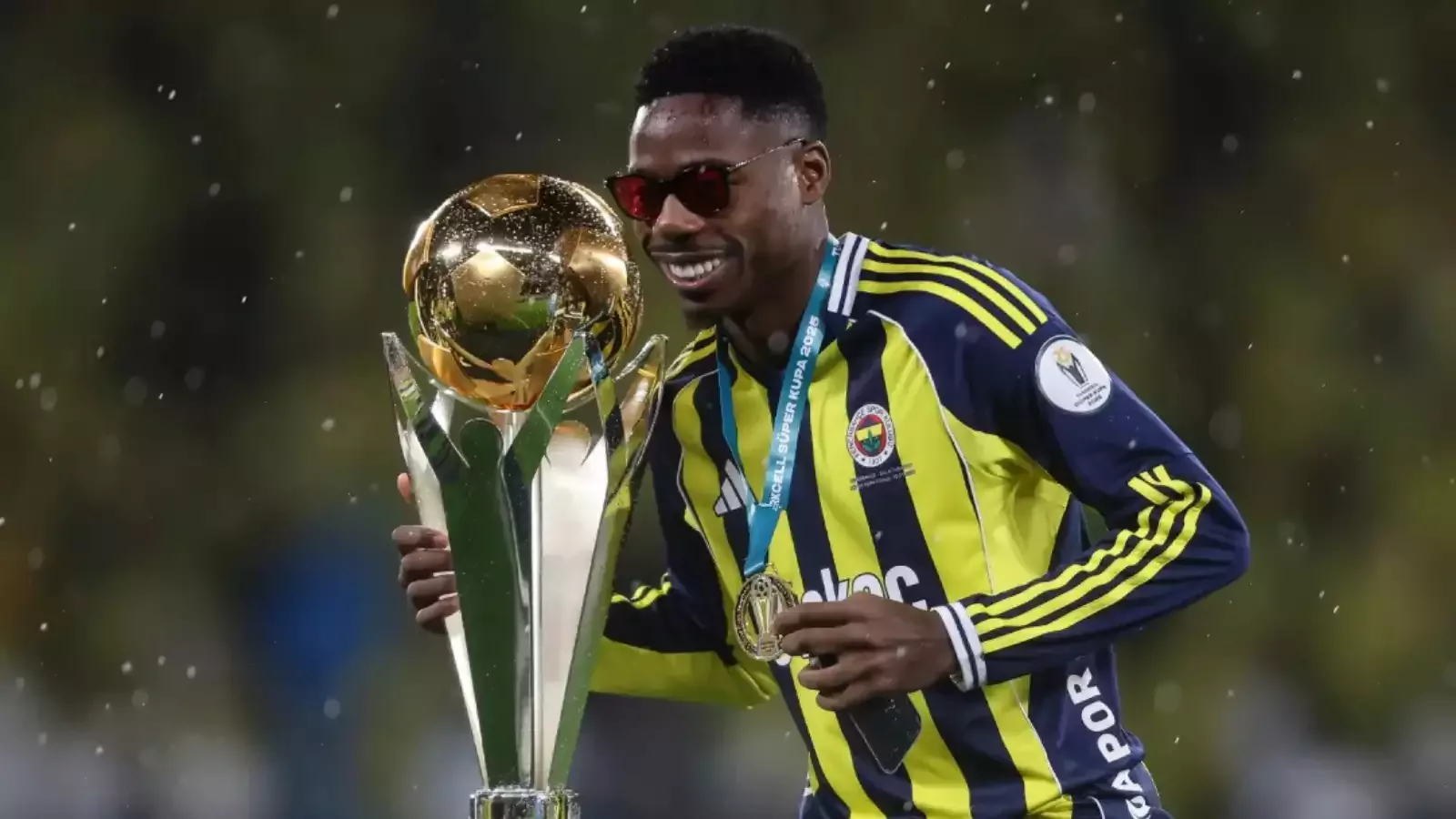 Schalke 04'ten Fenerbahçe'nin yıldızına kiralama hamlesi!