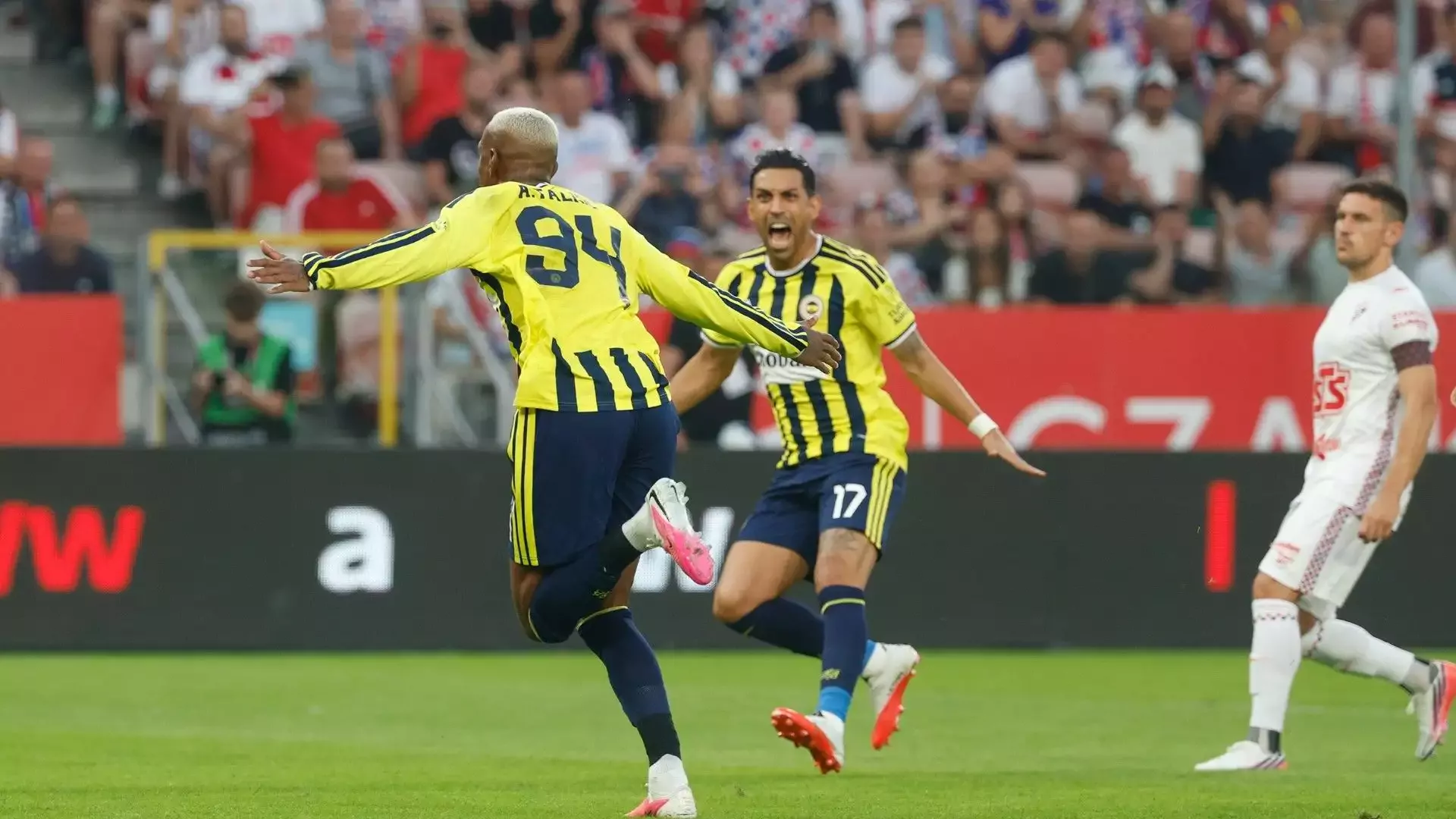 Polonya basınından Fenerbahçe'ye övgü: Talisca merhamet etmiyor!