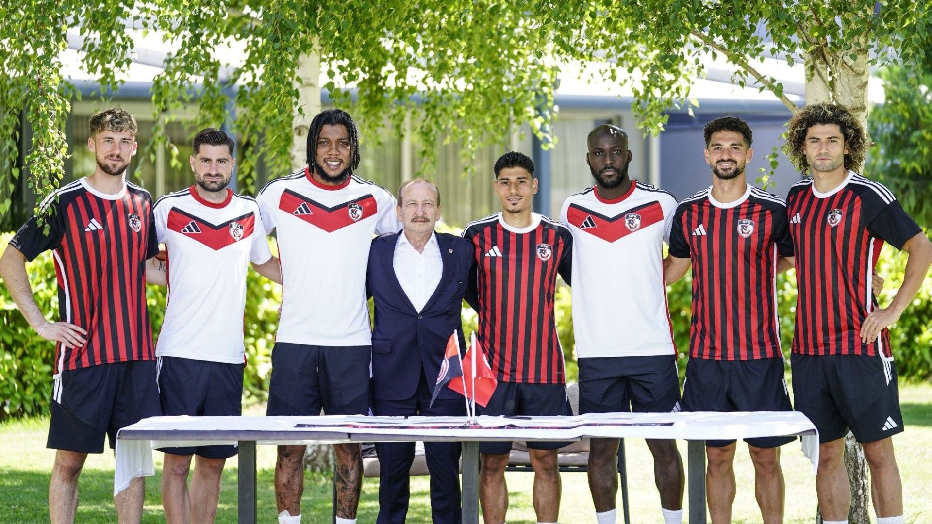 Gaziantep FK yasağı kaldırdı, transfer şov başladı!