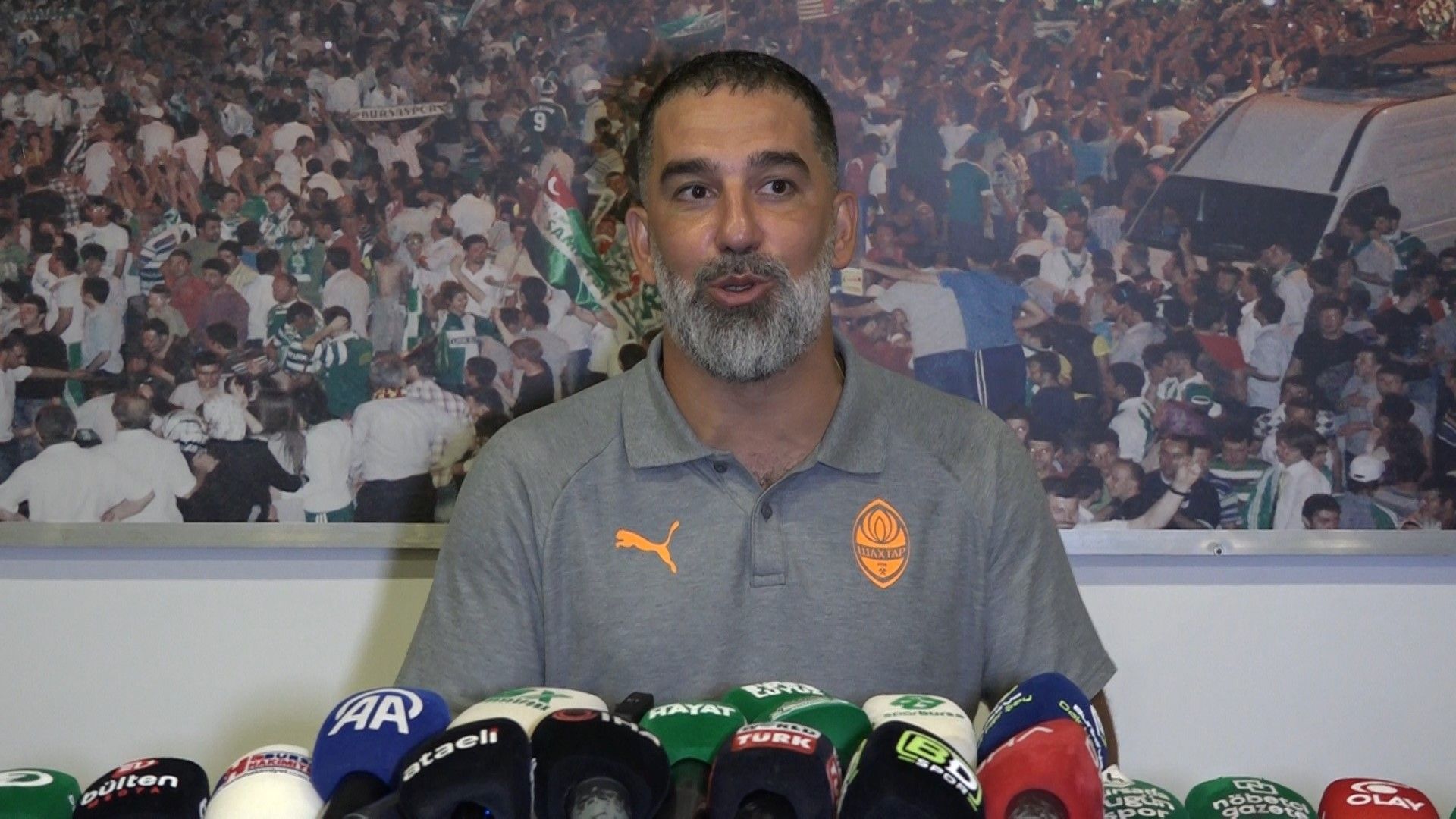 Arda Turan'dan Bursaspor taraftarına övgü: "Şampiyonlar Ligi'nde bile böyle atmosfer az görülür"